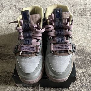 SZ 7.5 1 AIR TRAINER 1 'HONEYDEW'